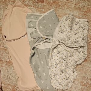 Set of Baby Swaddles In Pastel Colors Including Momcozy